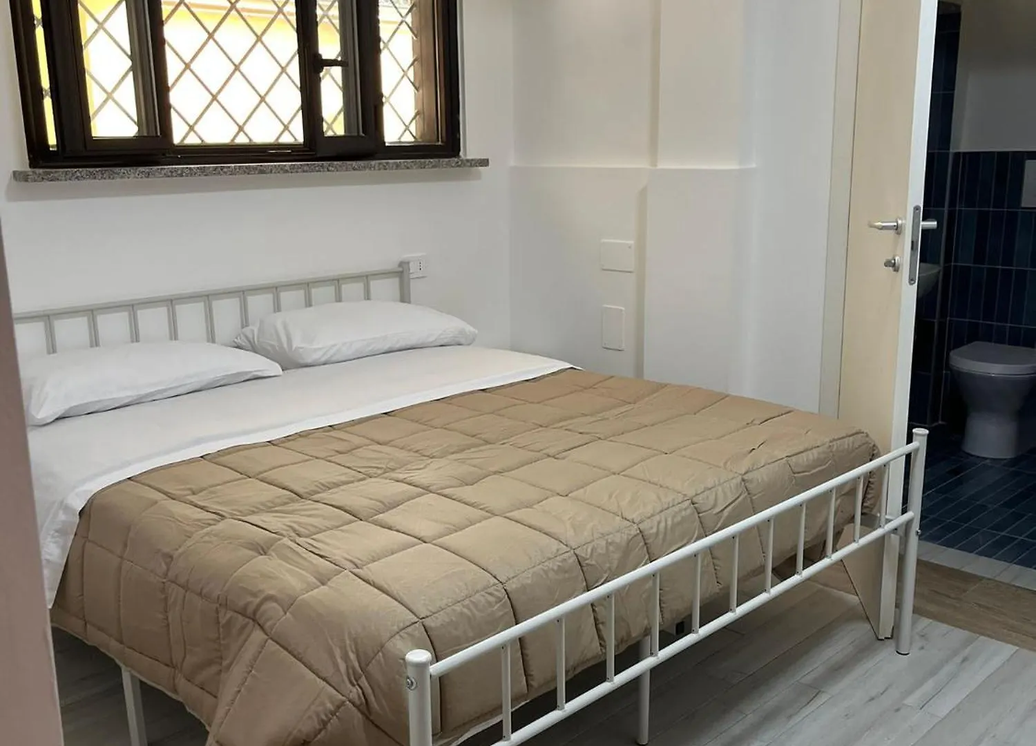 Aurora Rooms Pomigliano d'Arco 0*,