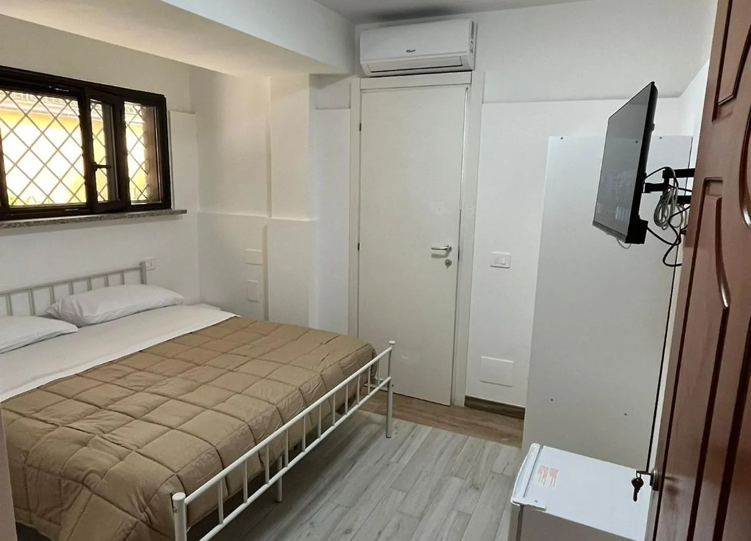 Aurora Rooms Pomigliano d'Arco 0*,